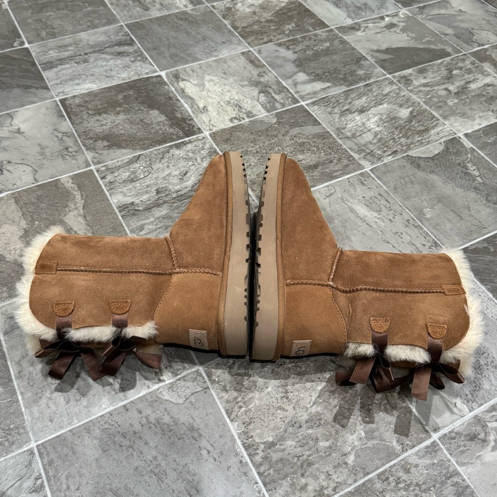 UGG Bailey Bow II Boots Size 7 Brown Chestnut Sheepskin - Picture 11 of 14
